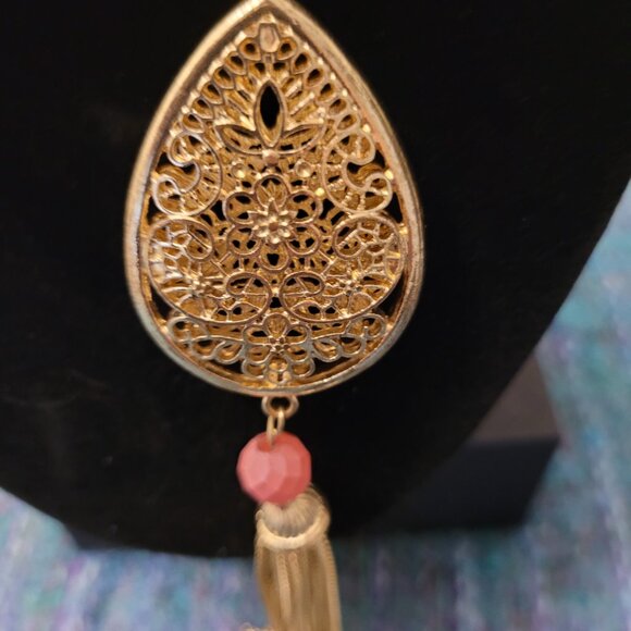 Gold statement pendant with pink beads - Picture 2 of 2